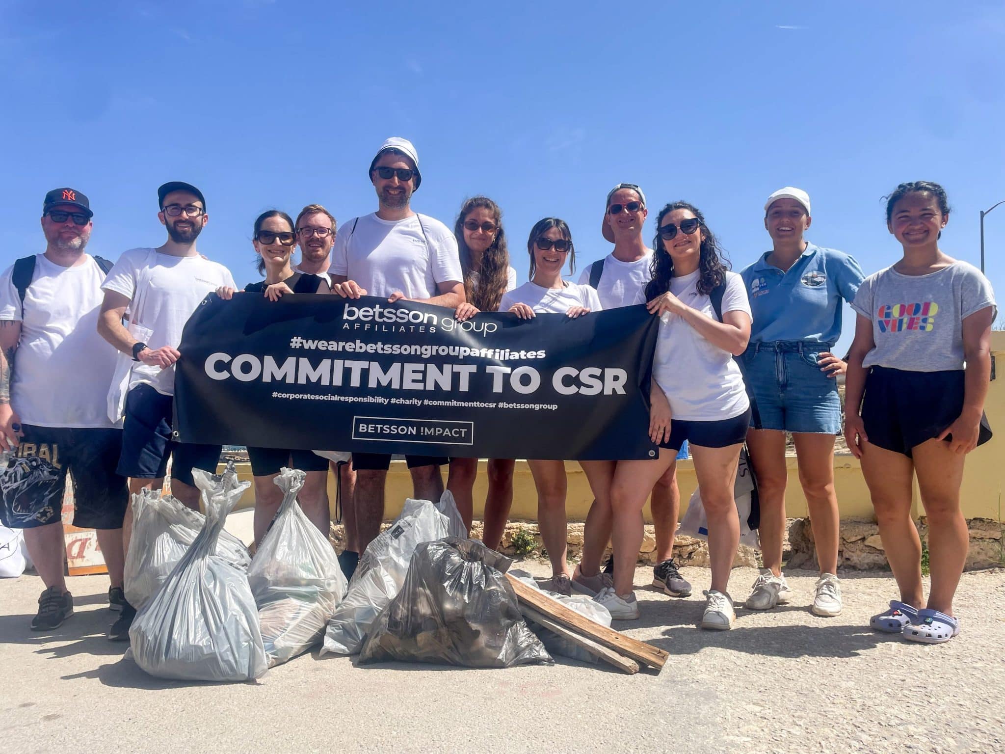 Clean-up Paradise Bay